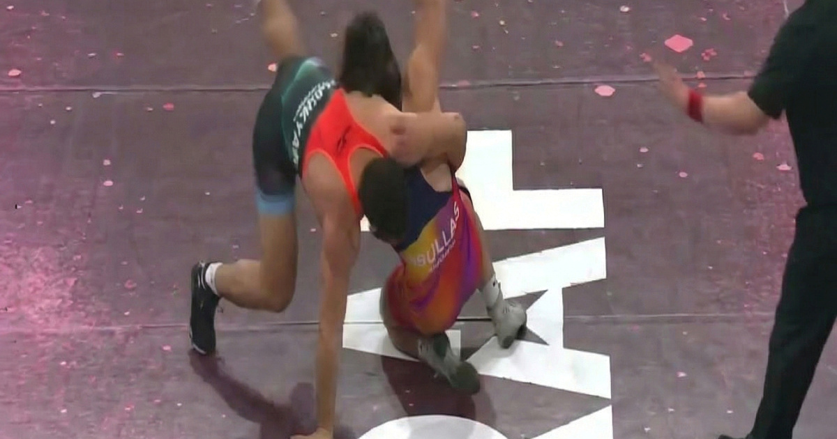 VIDEO Skandal na hrvačkom meču. UFC-ov superstar protivnika udario šakom u lice