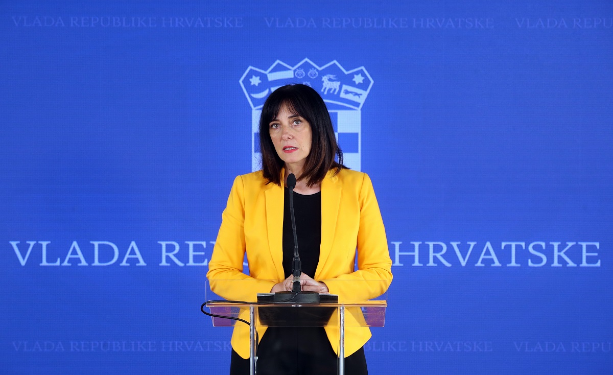 Divjak odbacuje kritike sindikalaca da štiti loše učenike
