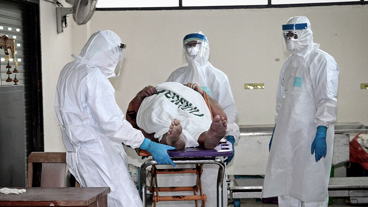 Amerika je pred užasnim izborom: Dolari ili hrpa mrtvih od korone