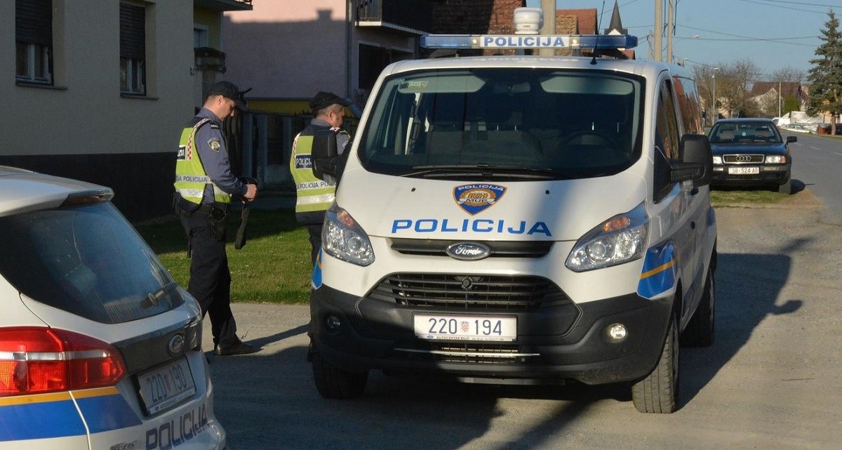 Žena (93) požeškoj policiji predala pištolj, dva spremnika, streljivo...