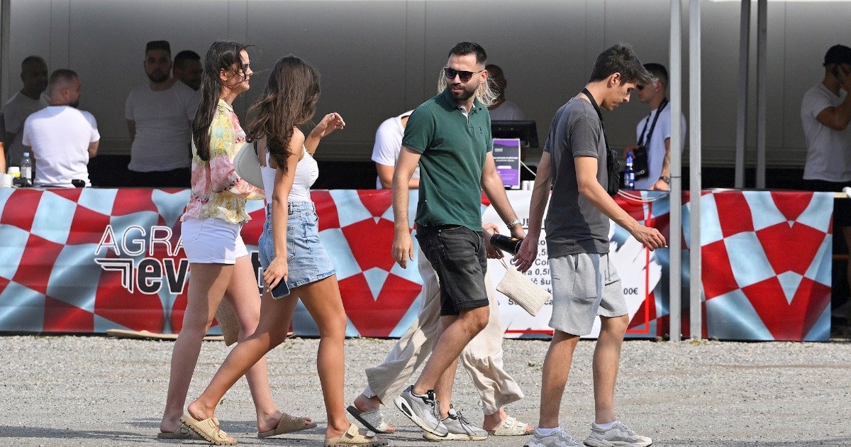 Otvorena je fan zona na Bundeku. Još nema gužve