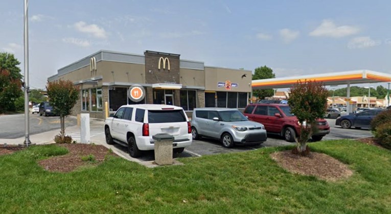 Pastor u SAD-u pokušao u McDonald'su gurnuti kuharevu glavu u fritezu. Uhićen je 