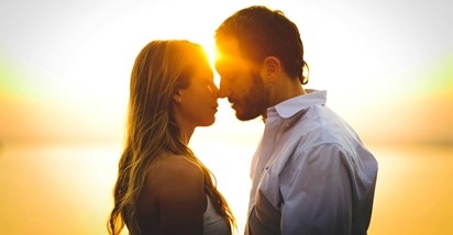 Šest jednostavnih načina za održavanje romantike u odnosu, prema psihologu