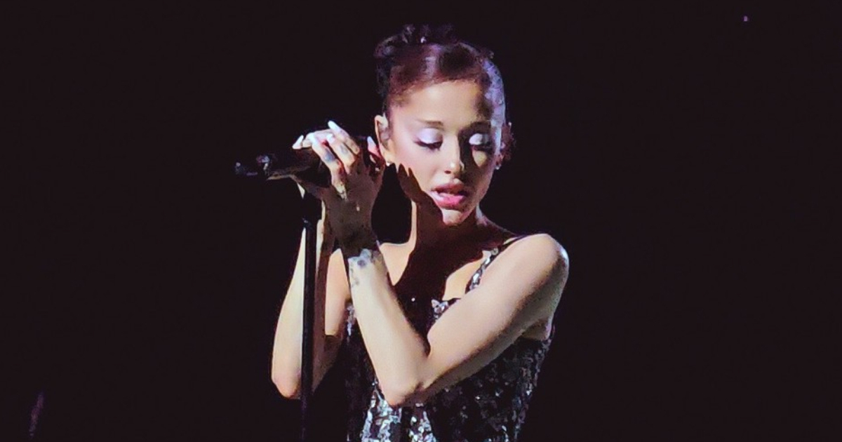 Ariana Grande u suzama završila turneju