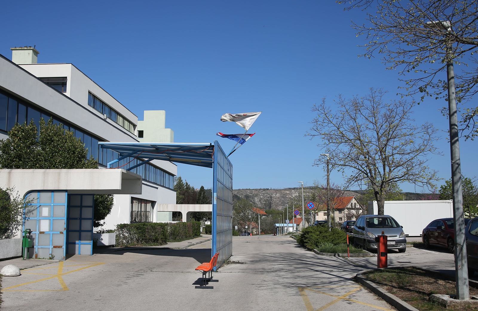 Tučnjava u automat klubu u Kninu: Četvorica muškaraca završila u bolnici
