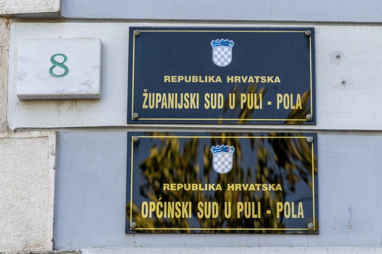 Protiv muškarca iz Pule podignuta optužnica zbog silovanja, prijetnji i teške krađe