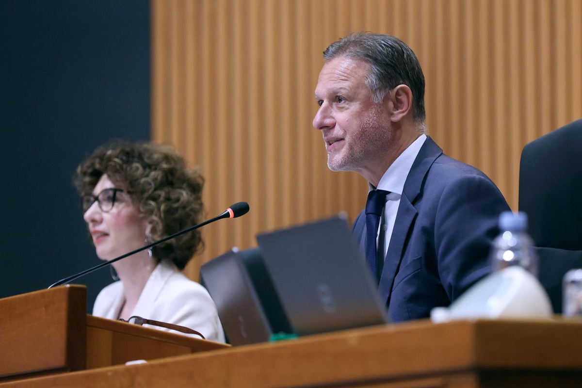 Možemo prozvao Njonju, on im odgovorio. "Ili ste zlonamjerni ili ste neznalica"