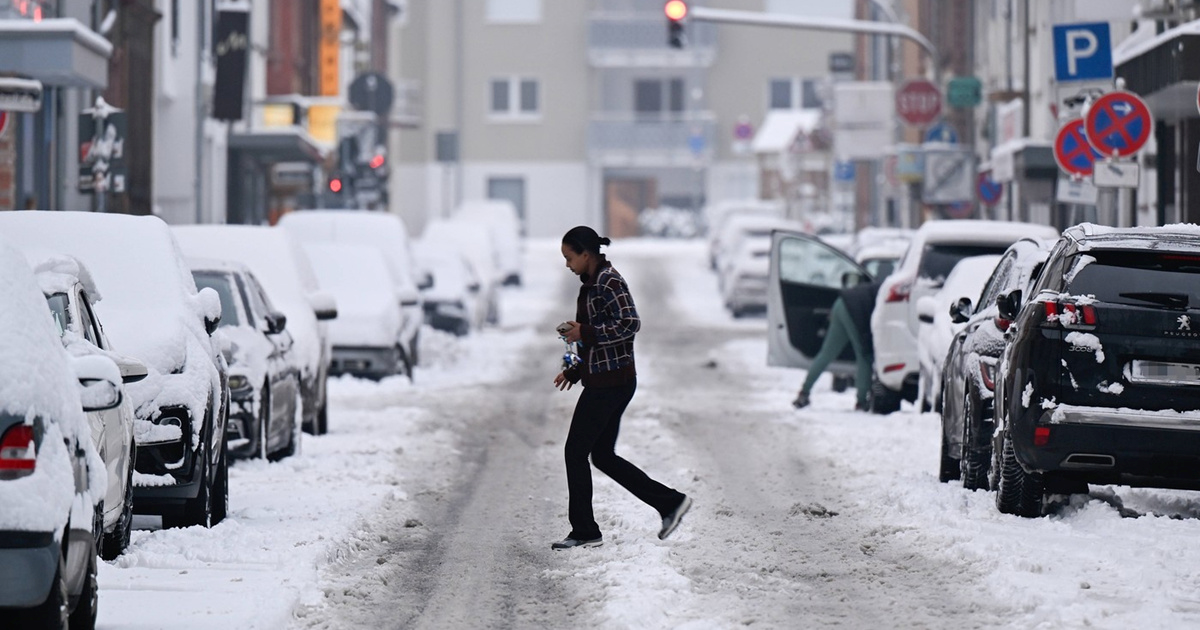 Snijeg i ledena kiša izazvali probleme u prometu tijekom jutarnje špice u Njemačkoj
