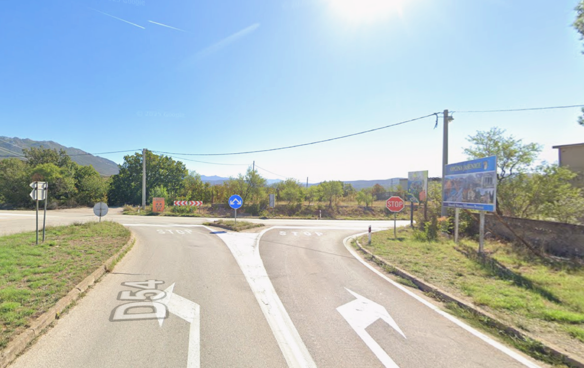 Kod Maslenice nepoštivanje znaka stop izazvalo sudar, tri žene teško ozlijeđene