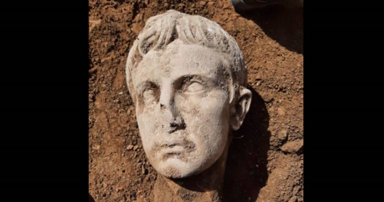 FOTO Pronađena mramorna glava prvog rimskog cara Augusta, stara je 2000 godina