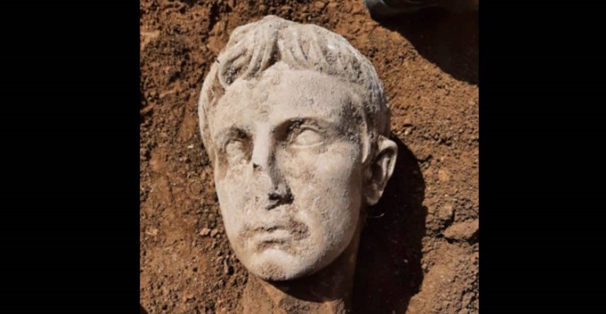 FOTO U Italiji pronađena mramorna glava prvog rimskog cara stara 2000 godina