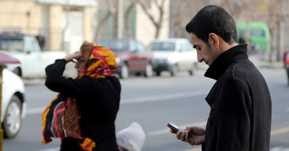 Irancima na mobitele stižu prijeteće poruke