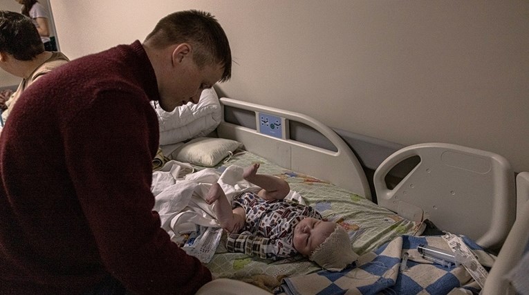 Granatiranje Kijeva traje i dalje, djecu premještaju u podrum bolnice