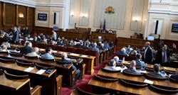 Bugarski zastupnici dobili novčanu kaznu jer nisu nosili maske u parlamentu