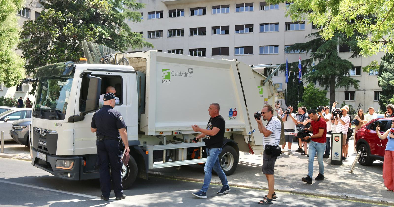 Suvlasnici Čistoće Cetinske krajine: Bulj je kriv za krizu oko smeća