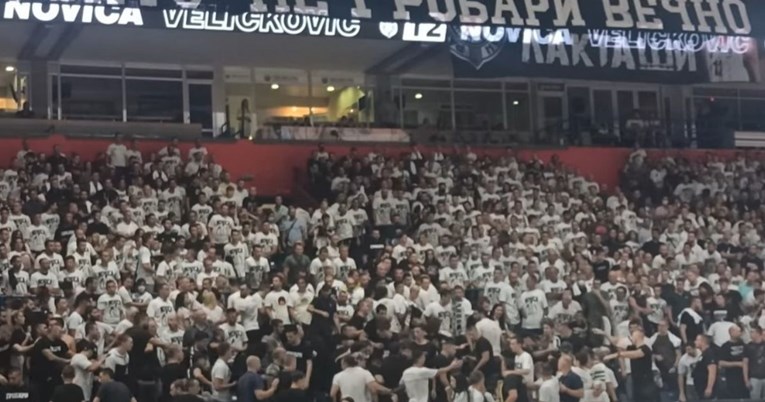 VIDEO Tučnjava na utakmici Partizana, Grobari se međusobno potukli