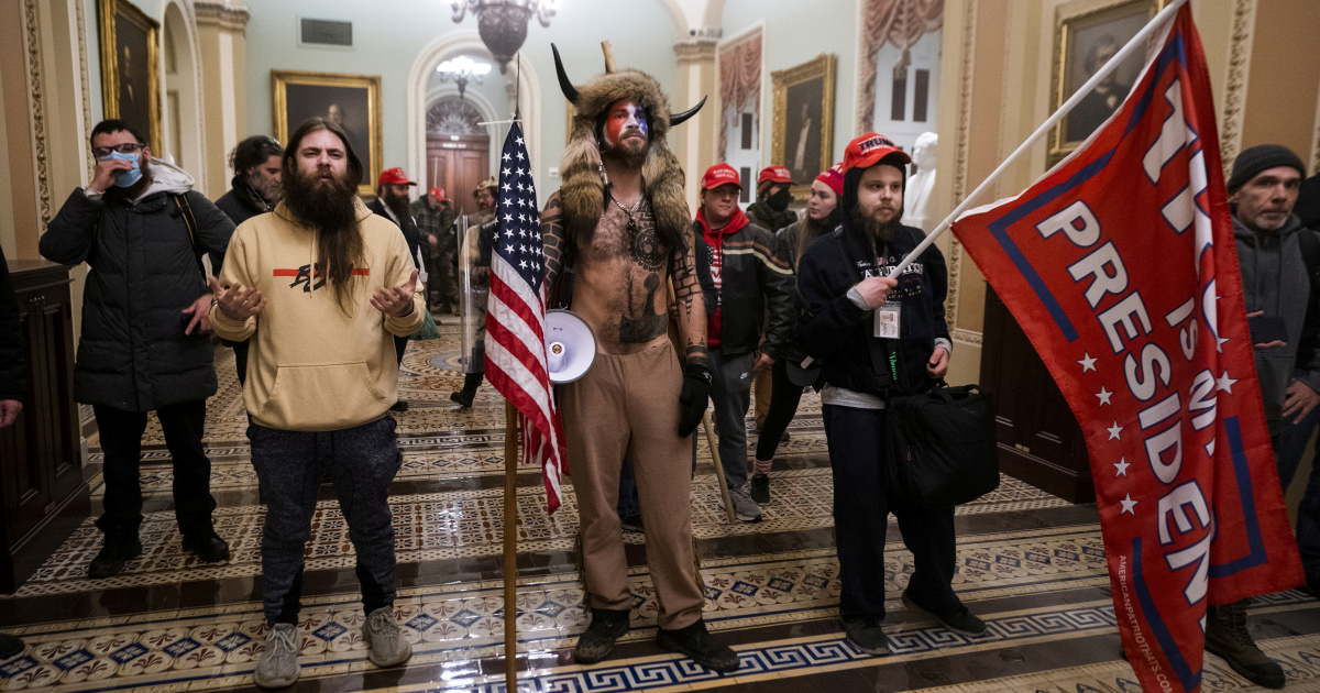 QAnon Šaman se okrenuo protiv Trumpa i kandidira se za guvernera