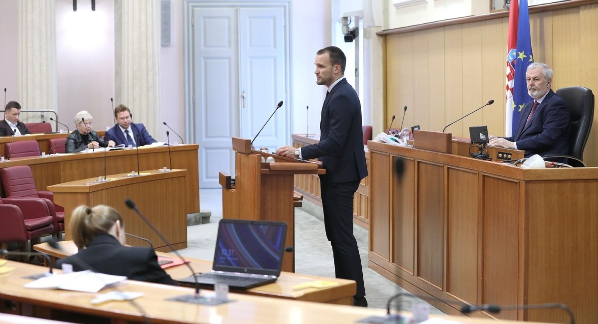 Damir Bajs: HDZ tvrdi da je život u Hrvatskoj sve bolji, a ljudi odlaze. Nema logike