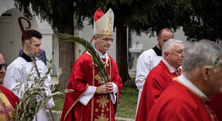 Nadbiskup Kutleša: Bog na grijeh ne odgovara mačem nego srcem probodenim iz ljubavi