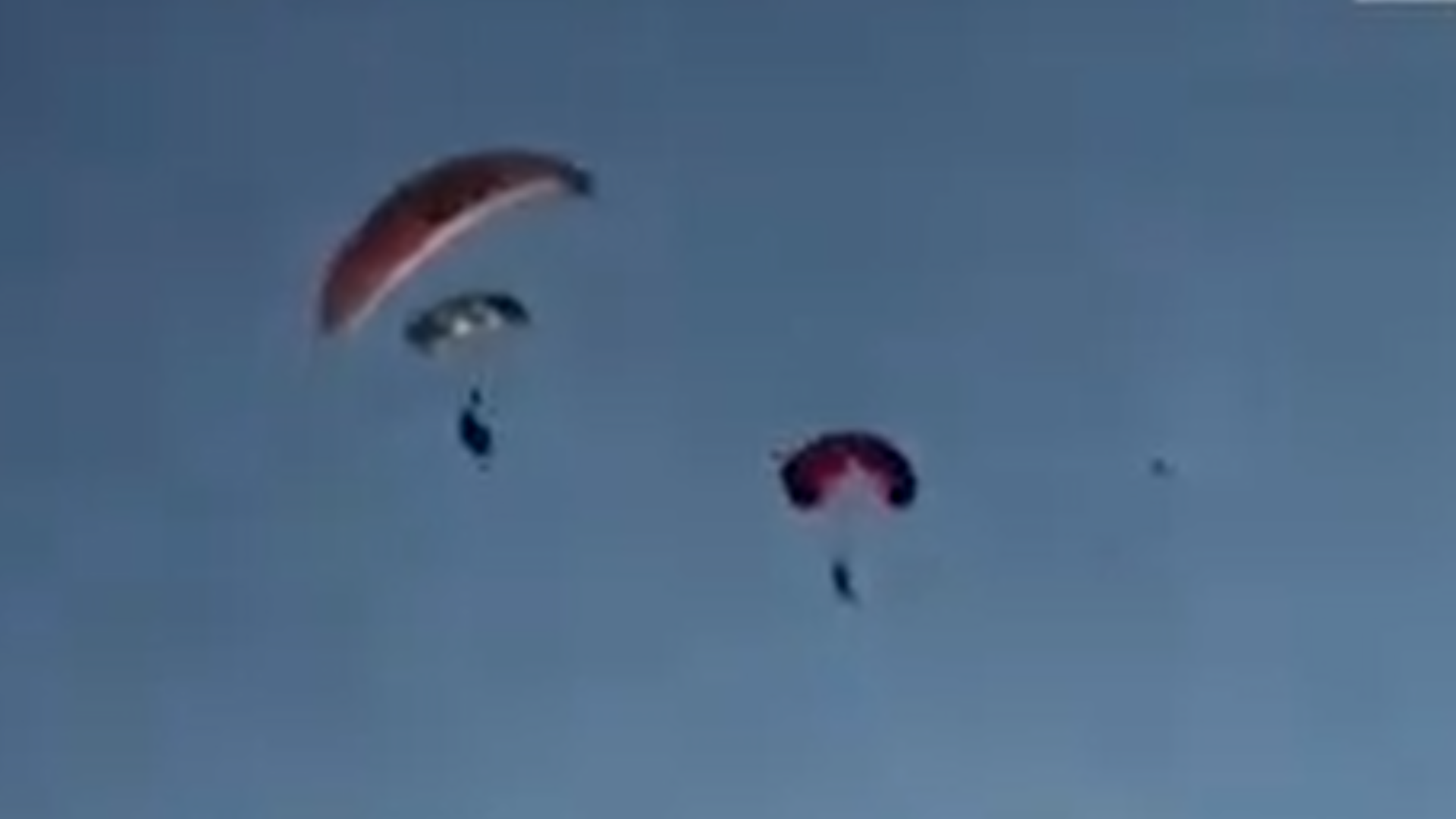 Kamera Zabilježila Trenutak Kada Su Se Paraglideri Sudarili U Zraku I ...