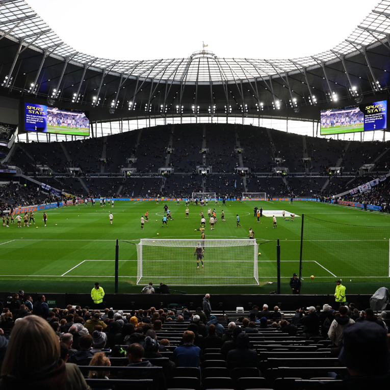 Ljutiti navijači Spursa skandirali: "Želimo svoj novac natrag!"