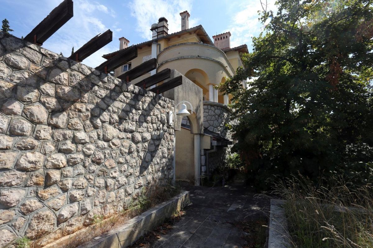 Država prodaje Vilu Svežanj u Kostreni