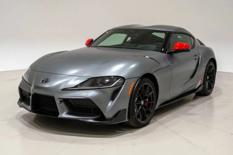 Posljednja Toyota Supra ide na aukciju. Ima potpis Akija Toyode i poseban zadatak