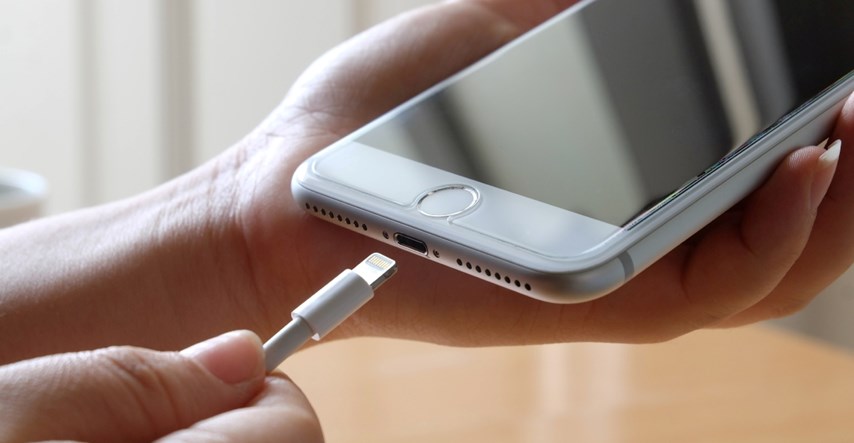 Apple izdao upozorenje: Izbjegavajte puniti iPhone dok spavate