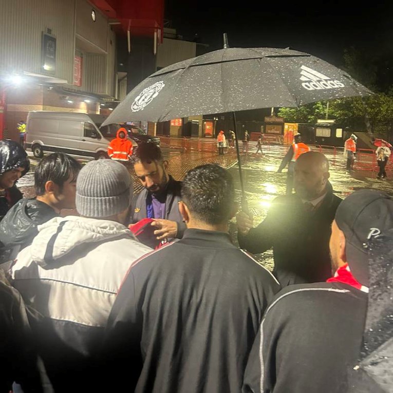 Amorim potezom po kiši oduševio fanove. "Dajte mu doživotni ugovor"