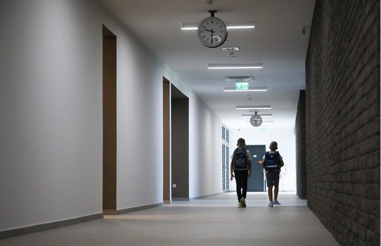 Zabranjeni mobiteli u osnovnim školama