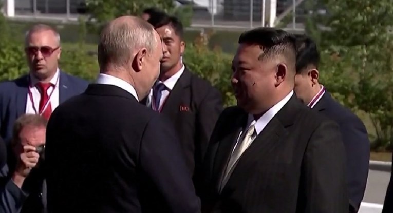 Putin: Drago mi je da te vidim. Kim Jong-un: Hvala na pozivu, znam da imaš puno posla