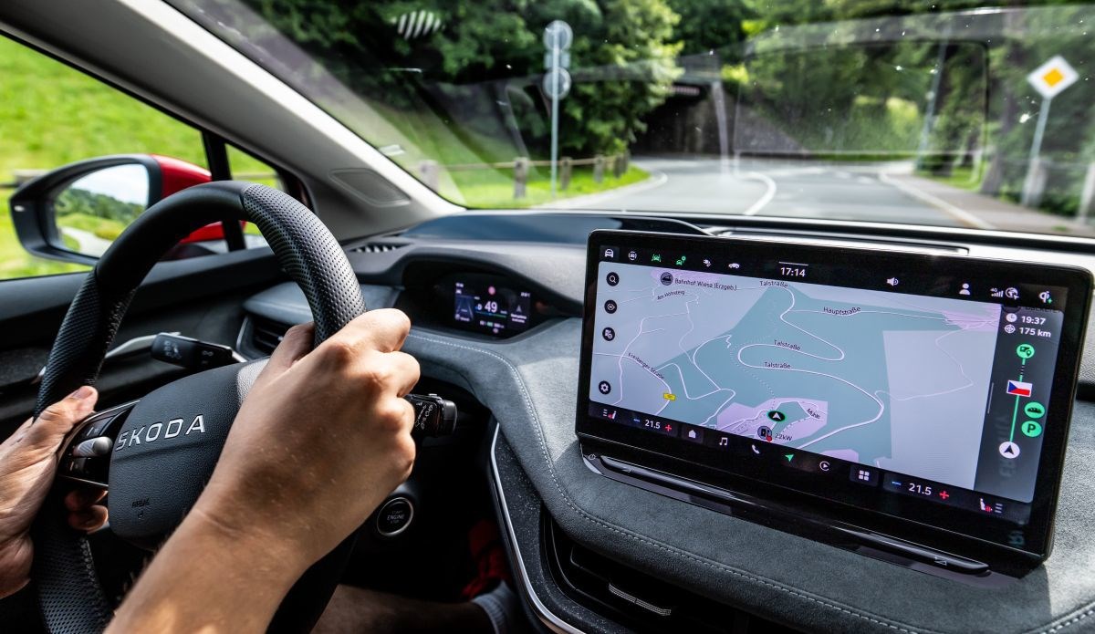 Velika Britanija uvodi porez po prijeđenom kilometru za električne automobile