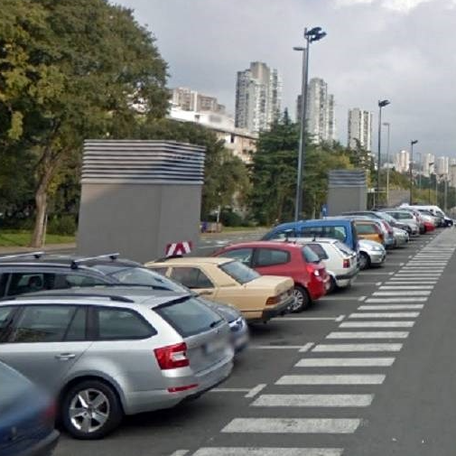 Na parkiralištima u Rijeci krala ljudima stvari iz otključanih auta