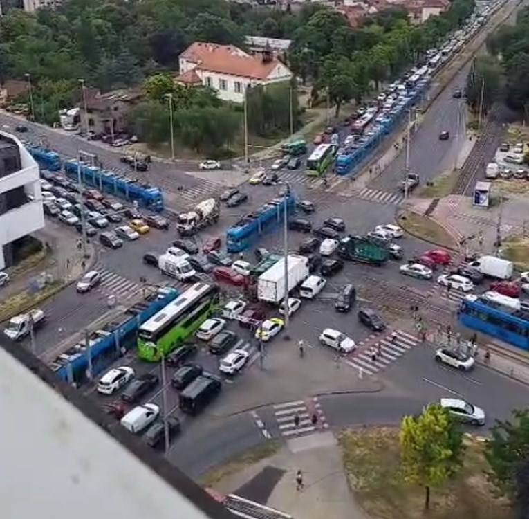 VIDEO Zbog kvara semafora nastale ogromne gužve u centru Zagreba
