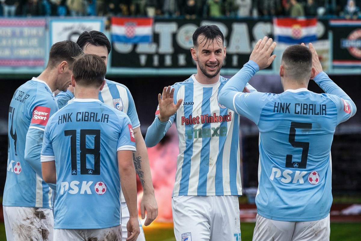 Kultni klub ima čudo od igrača i melje protivnike: "Nešto posebno se događa"