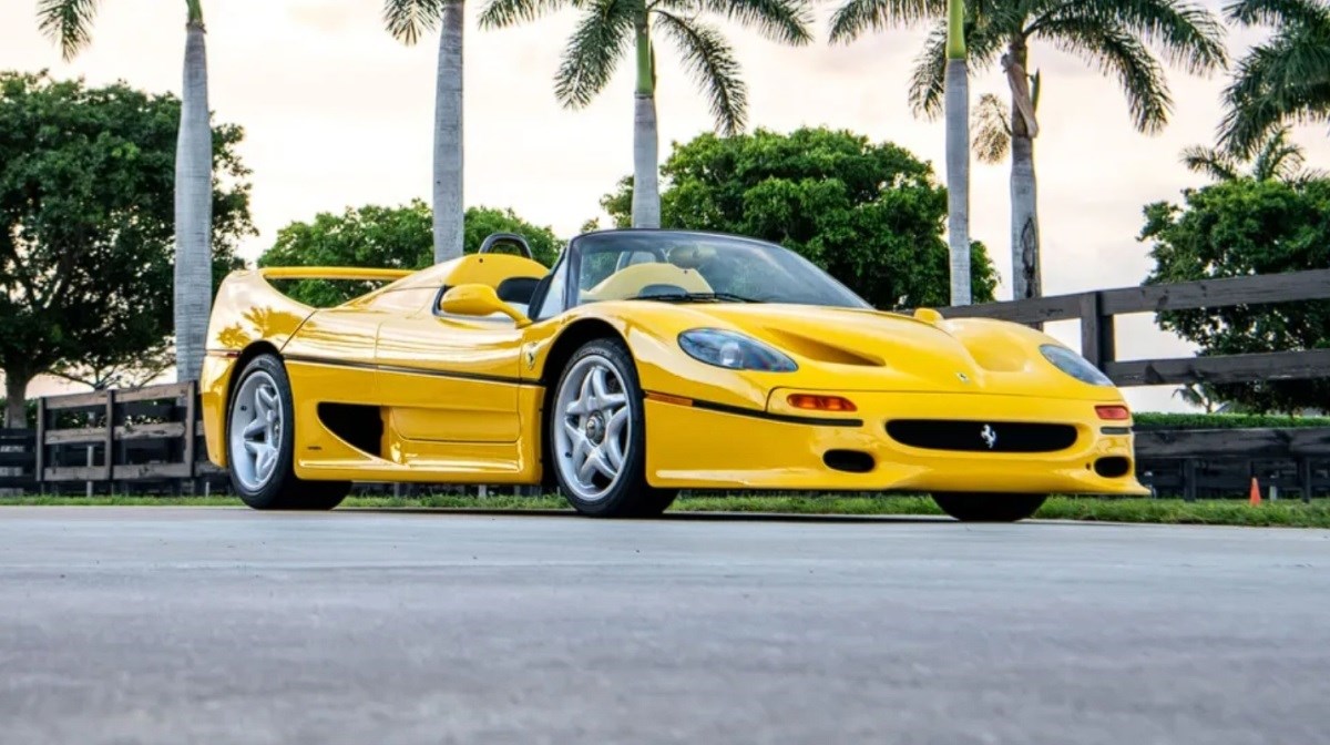 Jedan od najrjeđih Ferrarija F50 na aukciji, mogao bi srušiti sve rekorde