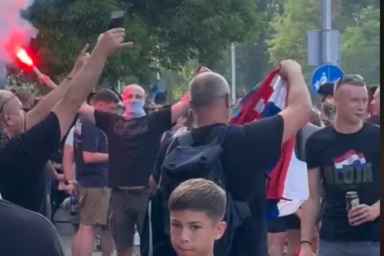 VIDEO Thompsonovi fanovi zapalili bakljadu na Bundeku