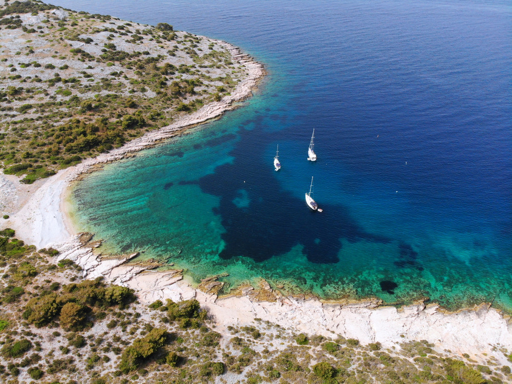 Bez gužvi i klubova: Hrvatski otok koji posjetiteljima nudi mir i bajkovite uvale