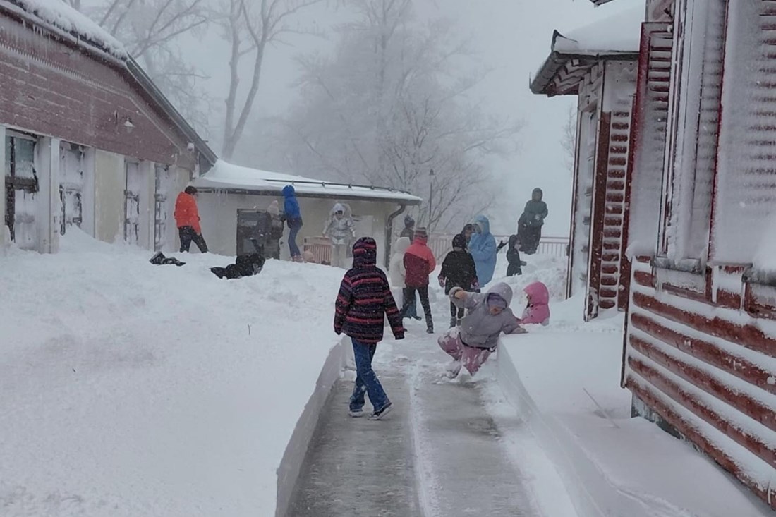 Dok se Zagreb borio s vjetrom, na Sljemenu je nastala moderna verzija Vlaka u snijegu