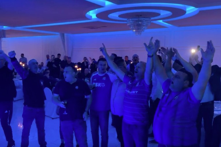 VIDEO Plava noć u Požegi okupila stotine navijača Dinama. Zajec: Uzet ćemo i Kup