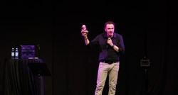 Enis Bešlagić dobio ovacije publike na premijeri svoje predstave, bilo je i suza