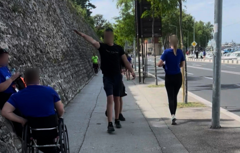 VIDEO Tinejdžeri Zadrom vikali "Sieg Heil" i dizali desnicu. Policija ih istražuje