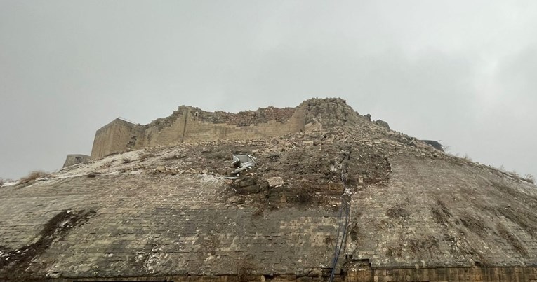 FOTO i VIDEO U potresu u Turskoj srušen drevni dvorac Rimljana i Bizantinaca