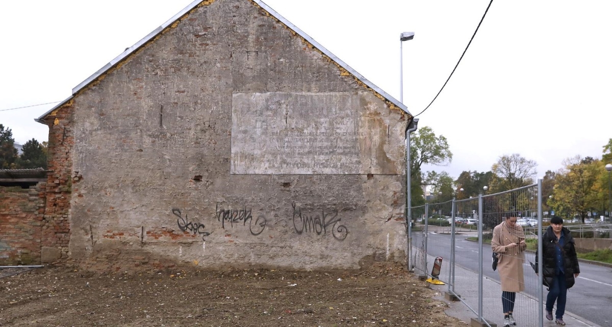 Nakon rušenja zgrade u Zagrebu ukazala se reklama stara sto godina