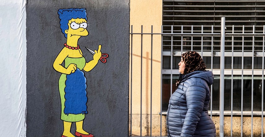 Uklonjen mural na kojem Marge Simpson reže kosu kod iranske ambasade u Italiji