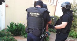 Šestorica uhićena u Istri, pretukli jednog čovjeka u šoping centru, drugog zatočili