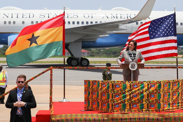 Kamala Harris doputovala u Ganu, prvu postaju svoje afričke turneje