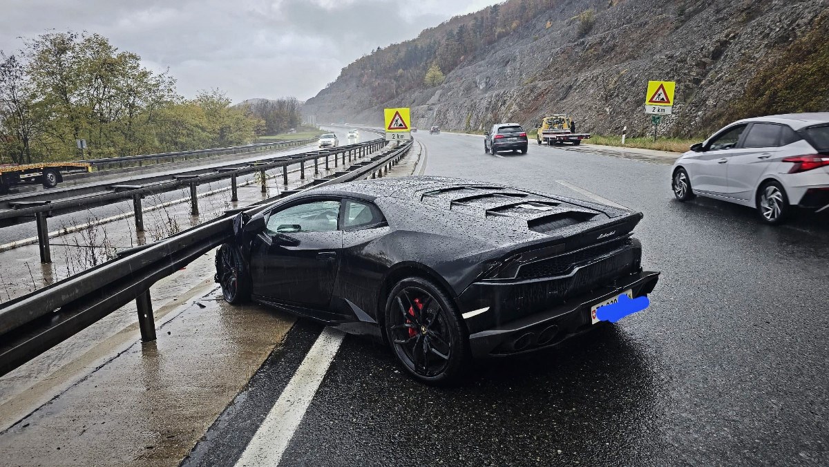 FOTO Mladić slupao Lamborghini na autocesti u Lici