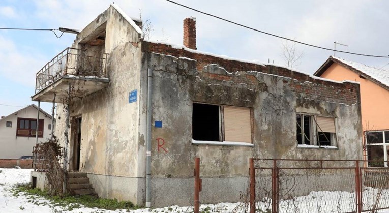 Kuća Žinićeva sina je ruševina od rata. Nakon potresa odjednom dobila crvenu oznaku