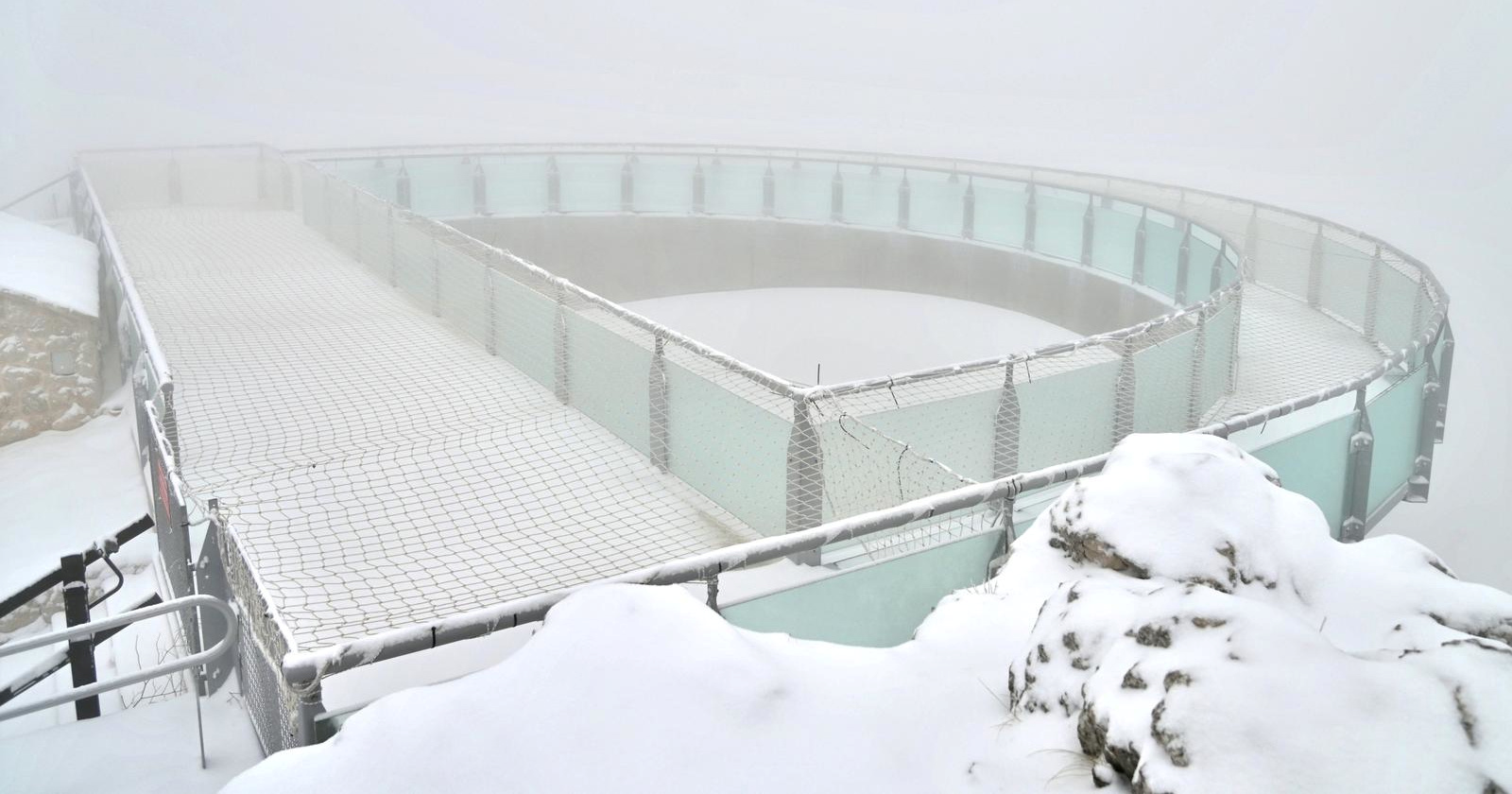 FOTO I VIDEO Snijeg prekrio "nebesku šetnicu" na Biokovu. Ovo se ne viđa često